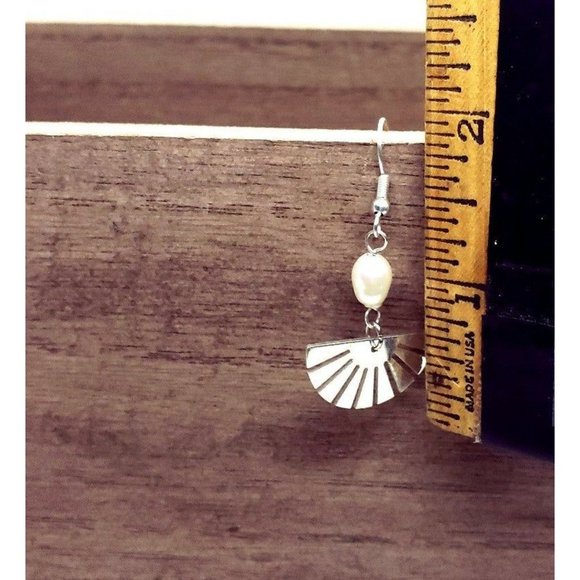 Simple pearl Earrings - Picture 12 of 12